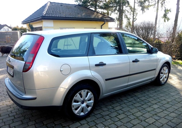 Ford Focus cena 7900 przebieg: 228000, rok produkcji 2005 z Września małe 742